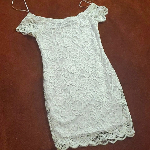 Fashion Nova Dresses & Skirts - NWOT Off-Shoulder White Lace dress